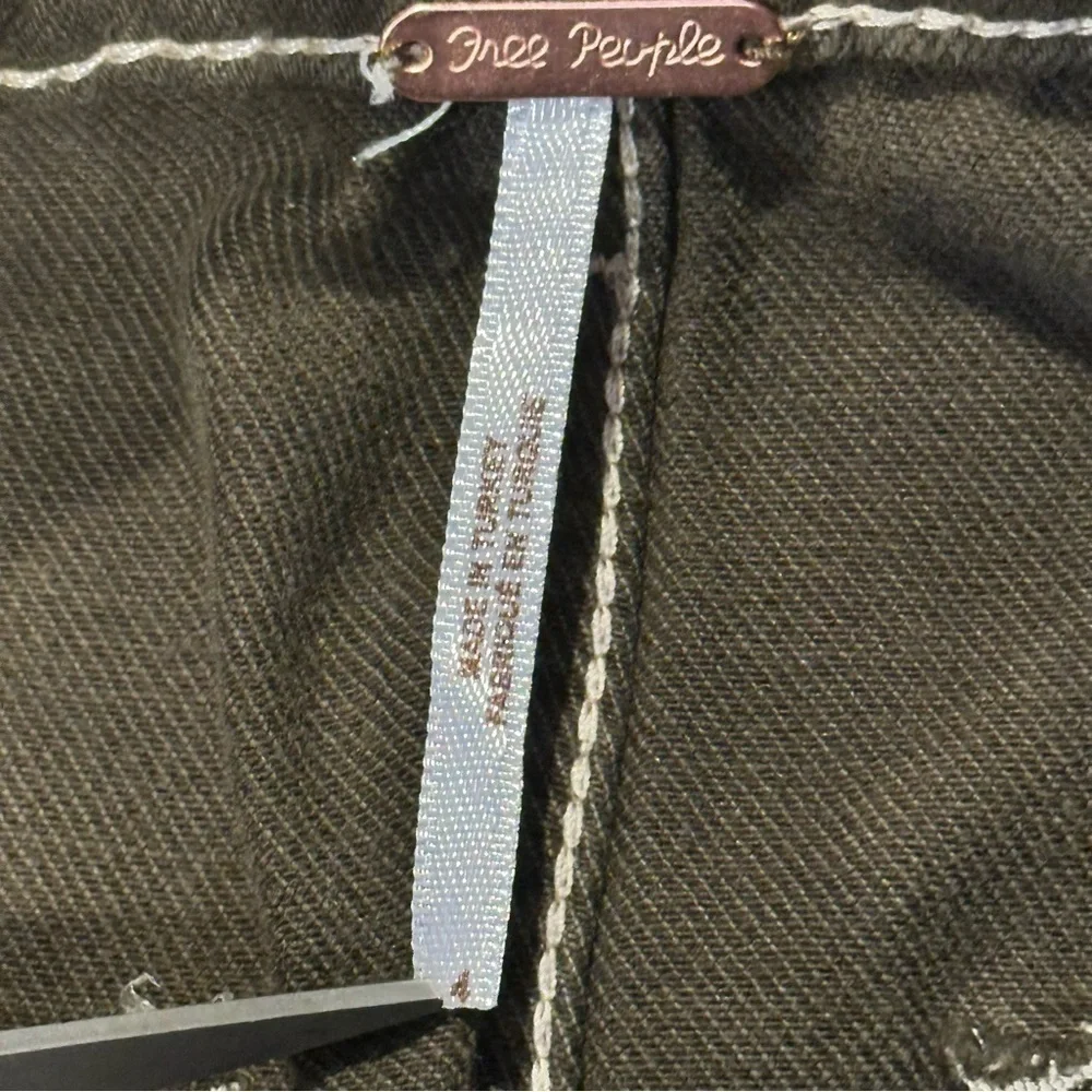 Free People Splendor  In The Grass Army Green Paper Bag Denim Skirt Size 4 NEW - Picture 9 of 11